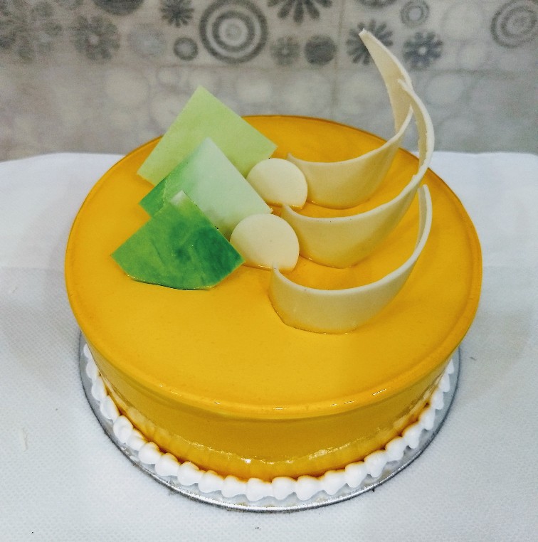 Mango Delight Cake With Nice Topping