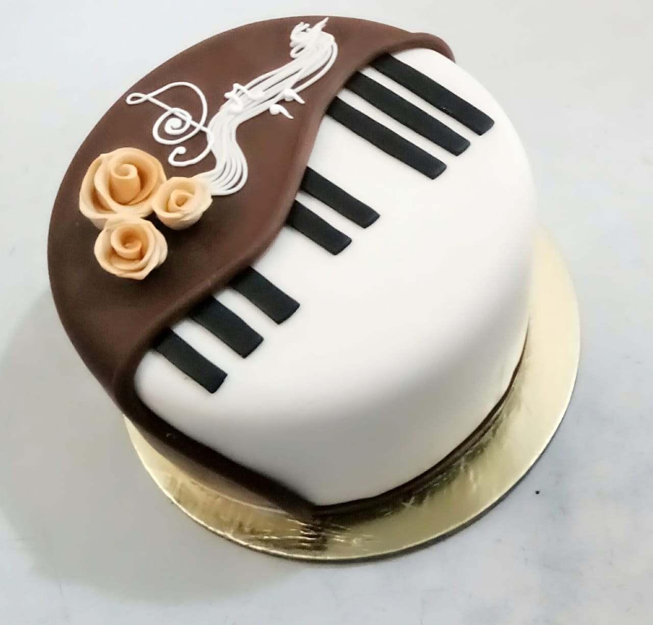 Piano Design Fondant Cake
